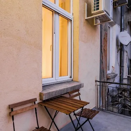 New Black & White - 2bdr With Balcony София