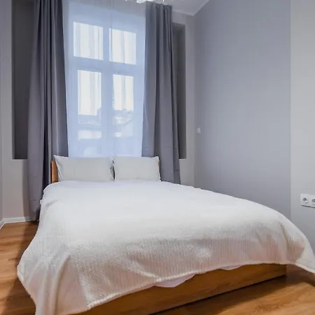 New Black & White - 2bdr With Balcony Apartamento *