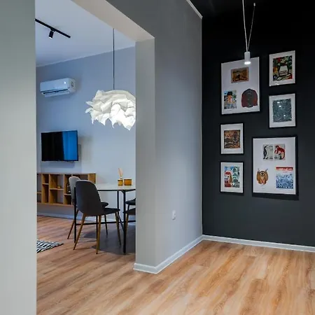 New Black & White - 2bdr With Balcony Apartamento *