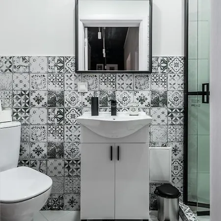 New Black & White - 2bdr With Balcony